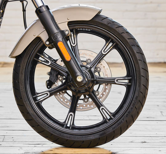 Cerchio anteriore da 19"