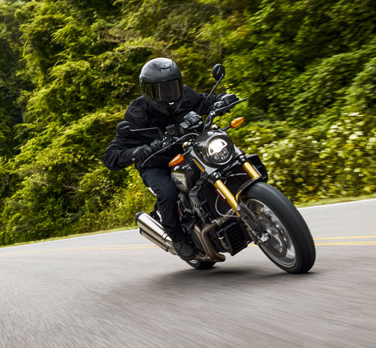 POSIZIONE DI GUIDA SPORTIVA