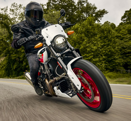 POSIZIONE DI GUIDA SPORTIVA