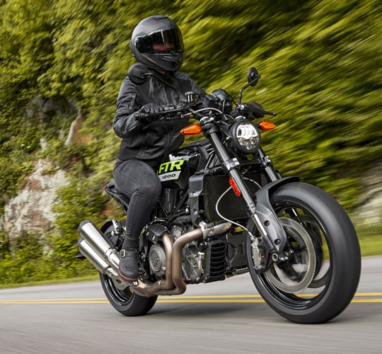 POSIZIONE DI GUIDA SPORTIVA